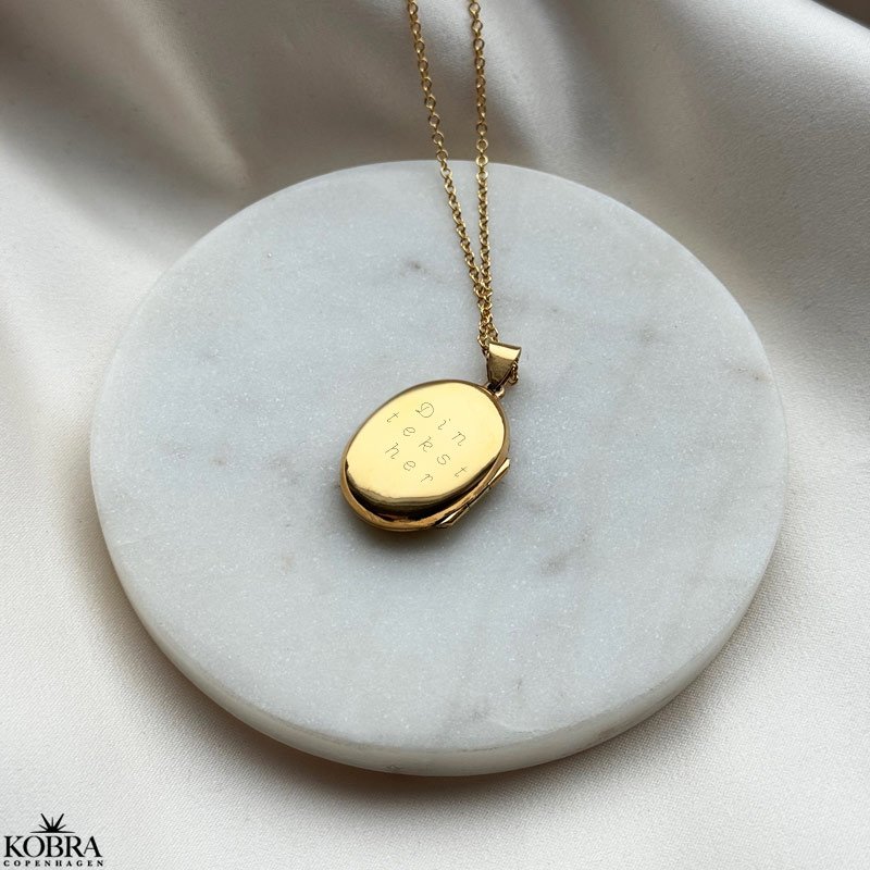 "Dahlia" guld medaljon med blomster motiv samt din personlige gravering