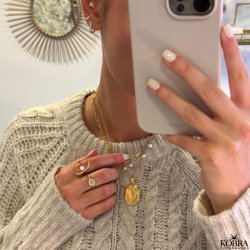 "Dahlia" guld medaljon med blomster motiv samt din personlige gravering