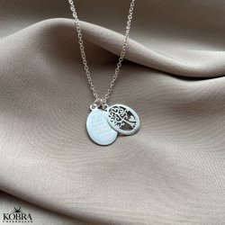 Livets Tr halskde i slv med oval amulet og din gravering