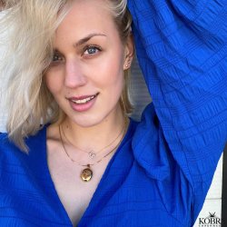 "Berthe" oval guld medaljon med livets tr 