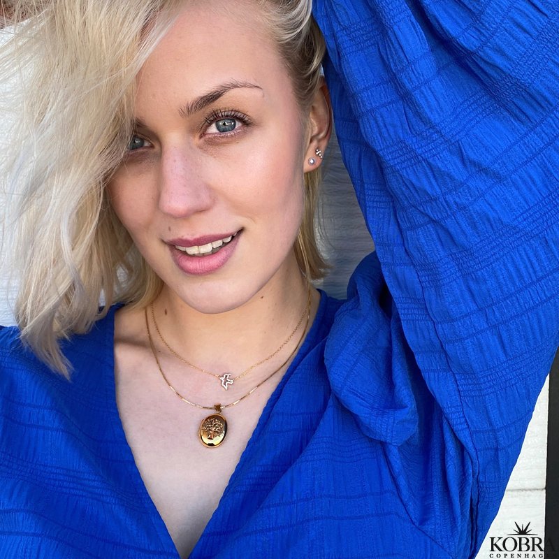 "Berthe" oval guld medaljon med livets tr 