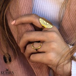 "Circus" handmade gold ring with a large circle