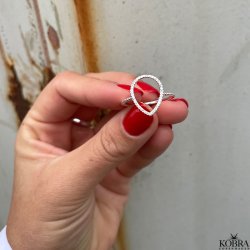 "Lara" drbe ring i slv med hvide sten