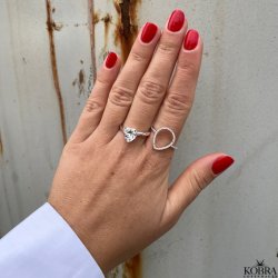 "Lara" drbe ring i slv med hvide sten