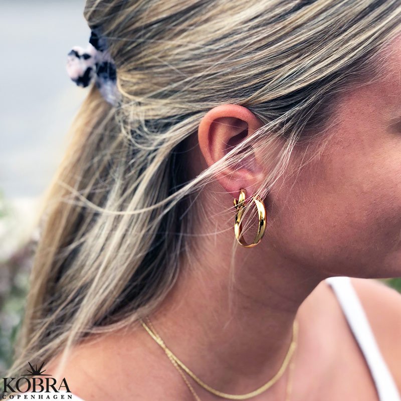 "Silvia" 18 karat forgyldte sm creolere i snoet design