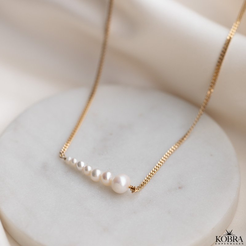 "Paloma" guld halskde med gte perler p 2 mm panzerkde