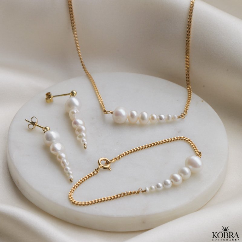 "Paloma" guld halskde med gte perler p 2 mm panzerkde