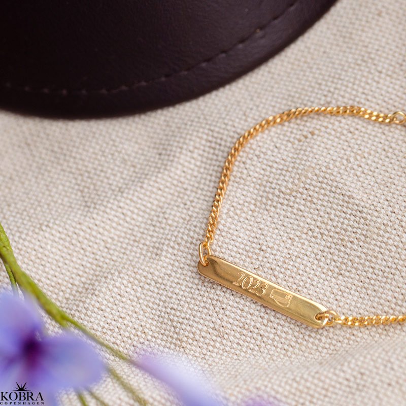 "Moment" Studenter smykke // armbånd i guld med gravering samt 2 mm panzerkæde