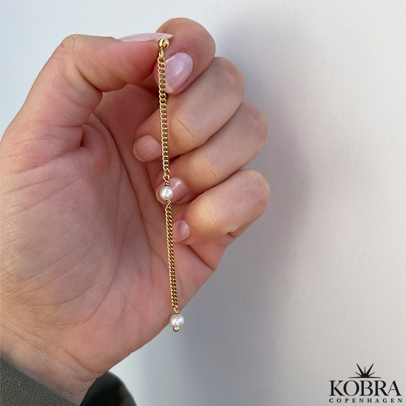 "Monroe" 1 piece long gold pearl earring