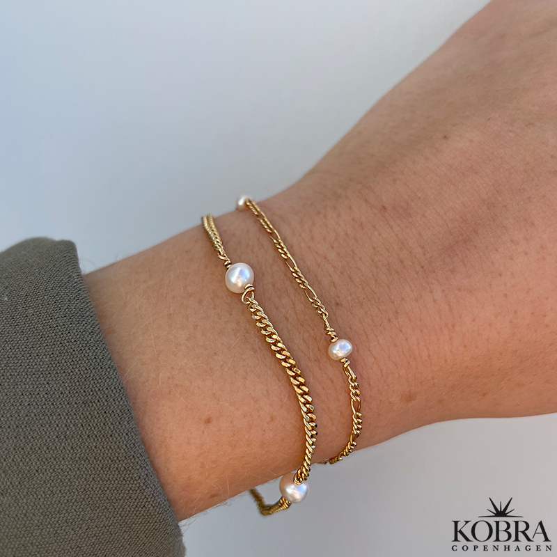 "Malia" handmade gold bracelet with small pearls