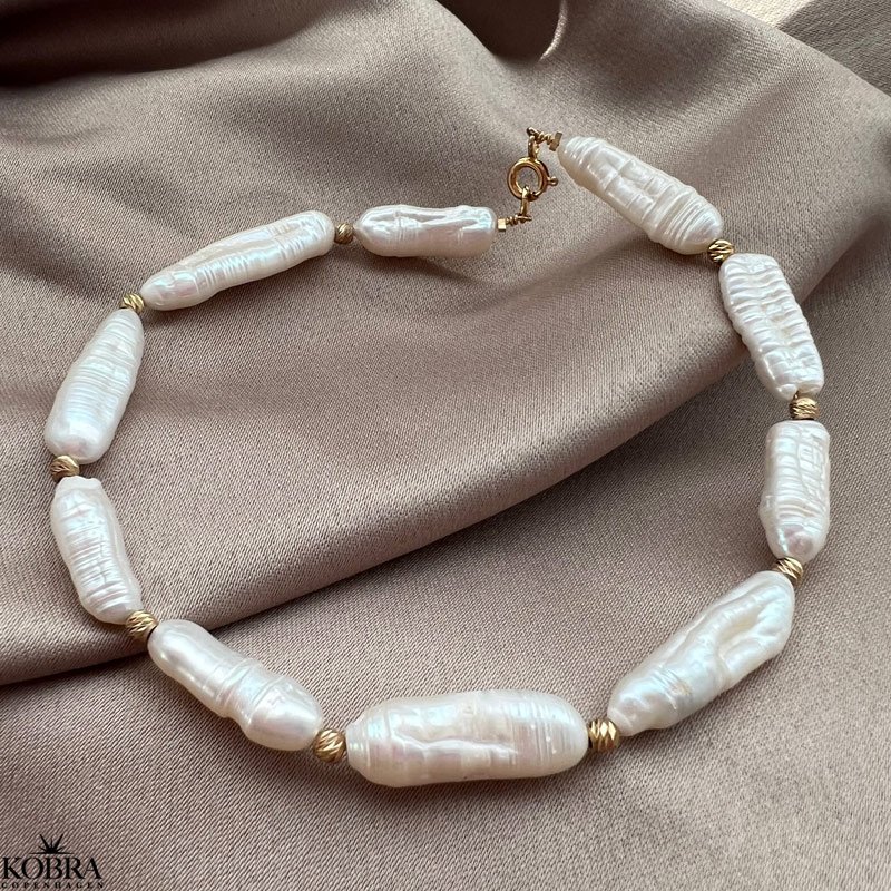 "Amanda" ankelkde med store gte ferskvandsperler med guldlukning