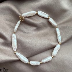 "Amanda" ankelkde med store gte ferskvandsperler med guldlukning