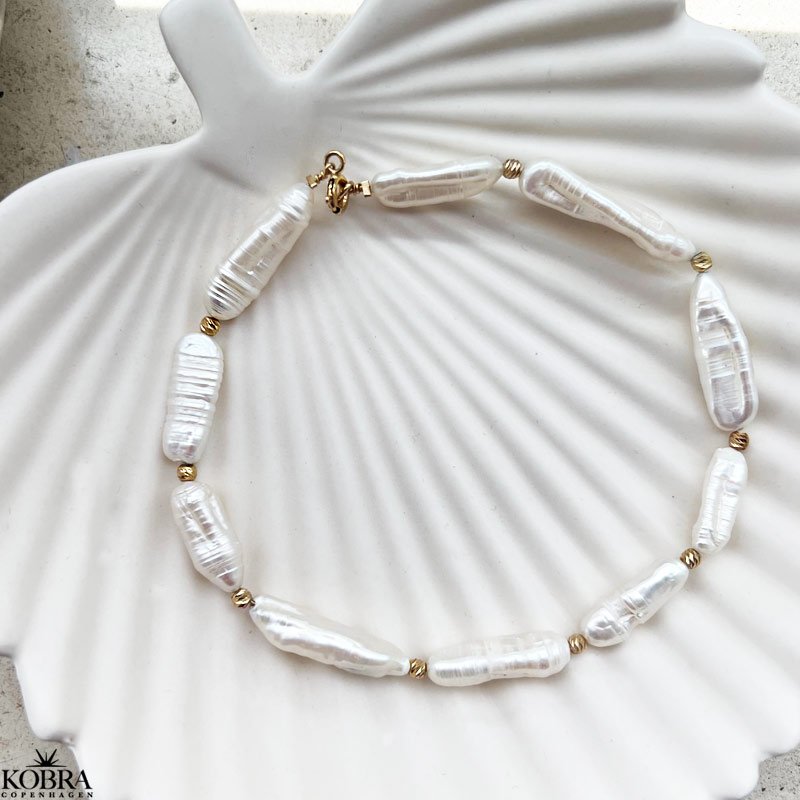 "Amanda" ankelkde med store gte ferskvandsperler med guldlukning