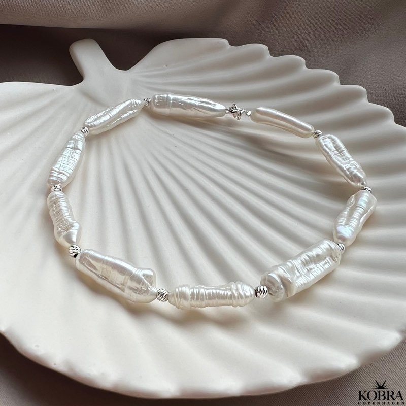 "Amanda" ankelkde med store gte ferskvandsperler med slvlukning