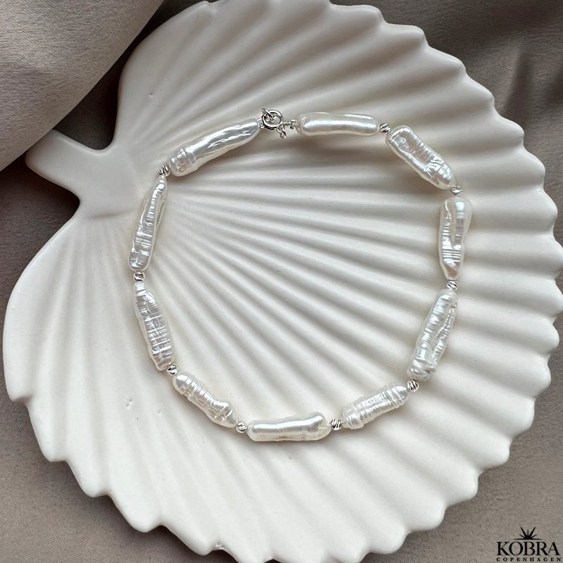 "Amanda" ankelkde med store gte ferskvandsperler med slvlukning