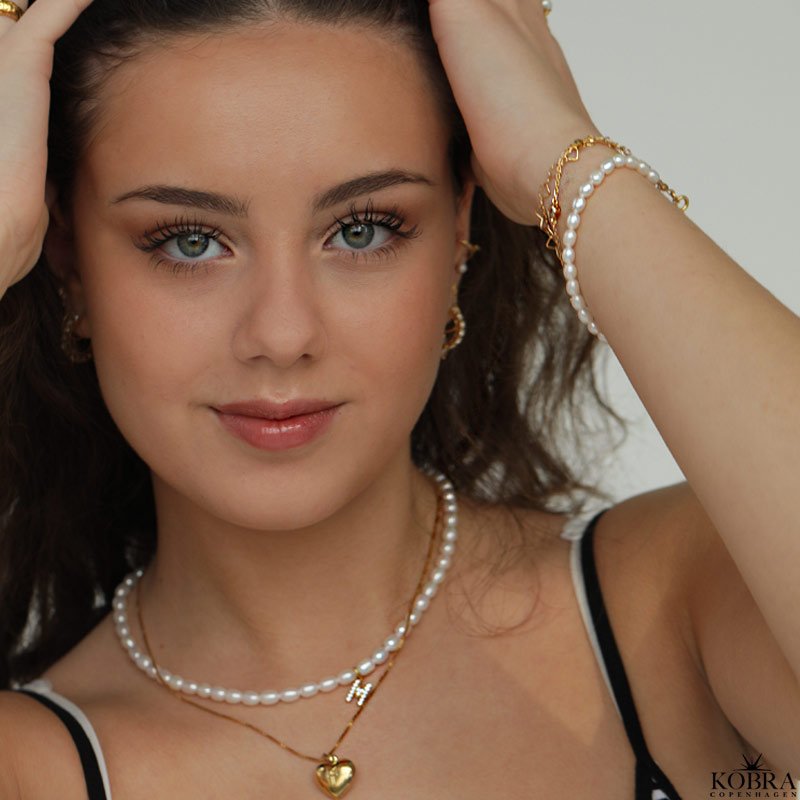 "Joanna" perle armbnd med guld lukning og gte perler