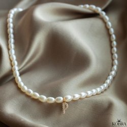 "Rosie" gte perlehalskde med dit personlige guld bogstav