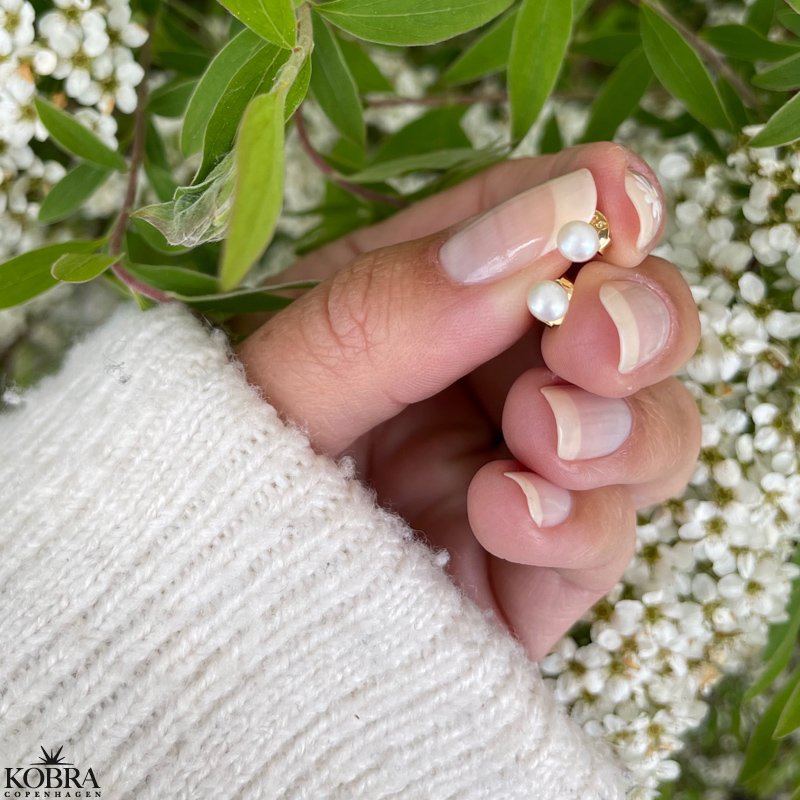 "Margrethe" guld reringe med ferskvandsperler (3 mm perle)