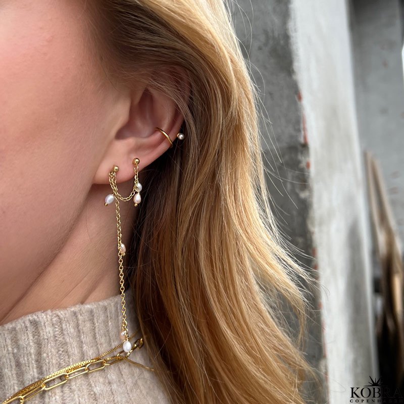 "Clay" earcuff i guld med perle