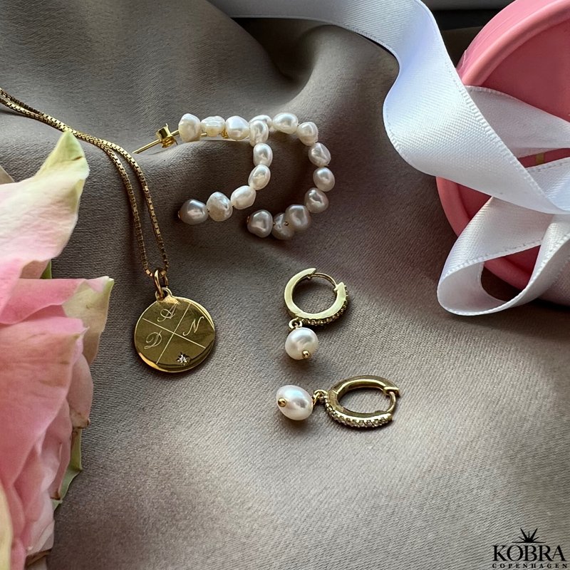 "Maggie" guld perle hoops / øreringe