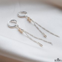 "Balance" silver earrings with white freshwater pearls
