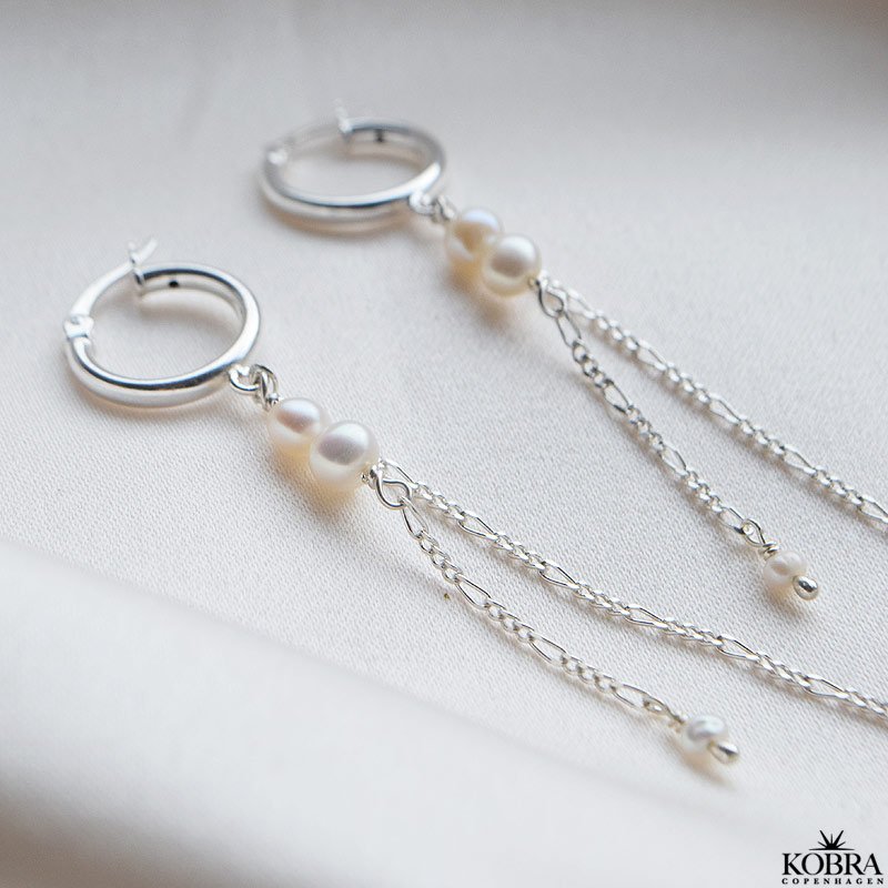"Balance" silver earrings with white freshwater pearls