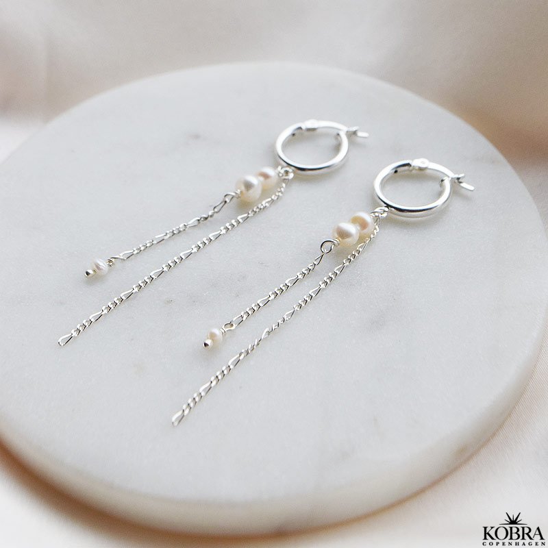"Balance" silver earrings with white freshwater pearls