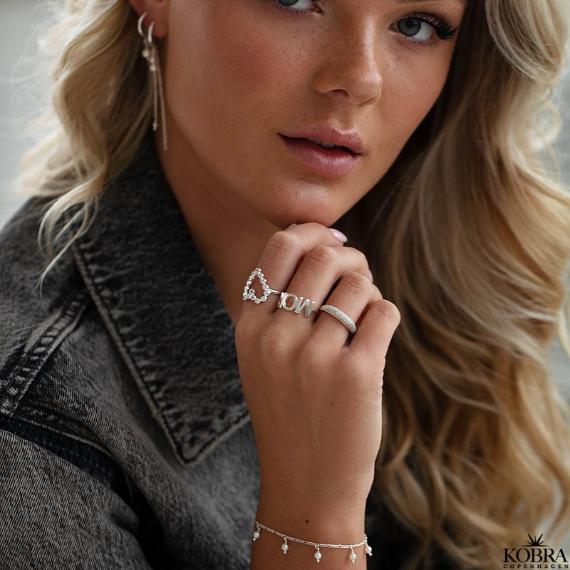 "Balance" silver bracelet with genuine freshwater pearls