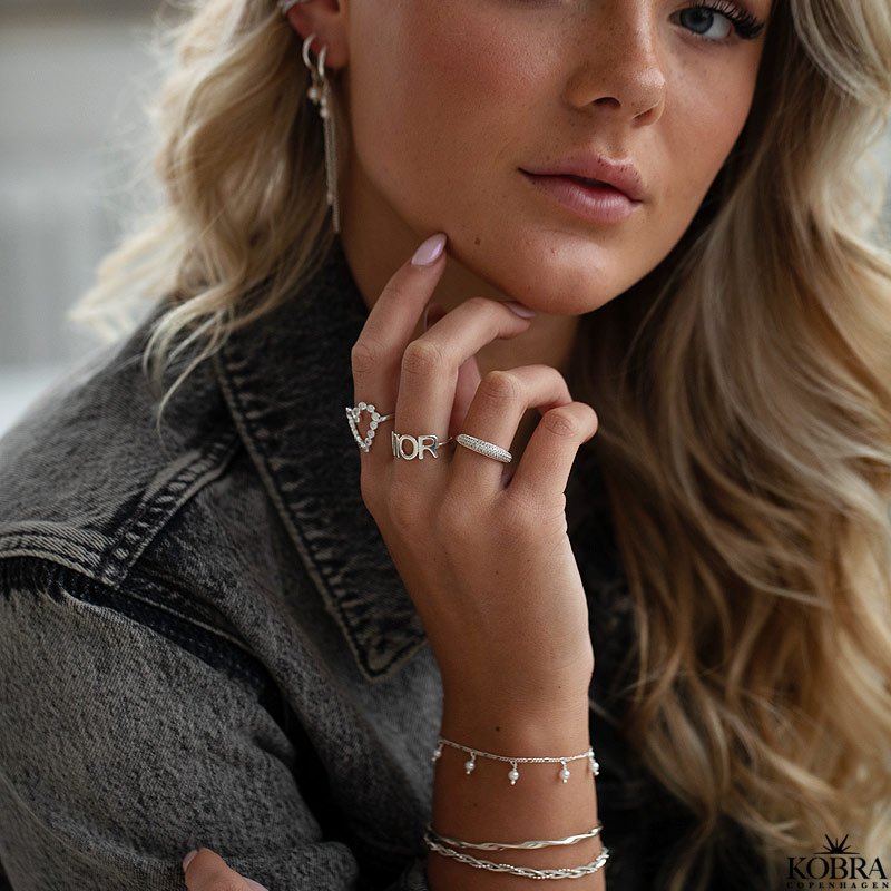 "Balance" silver bracelet with genuine freshwater pearls