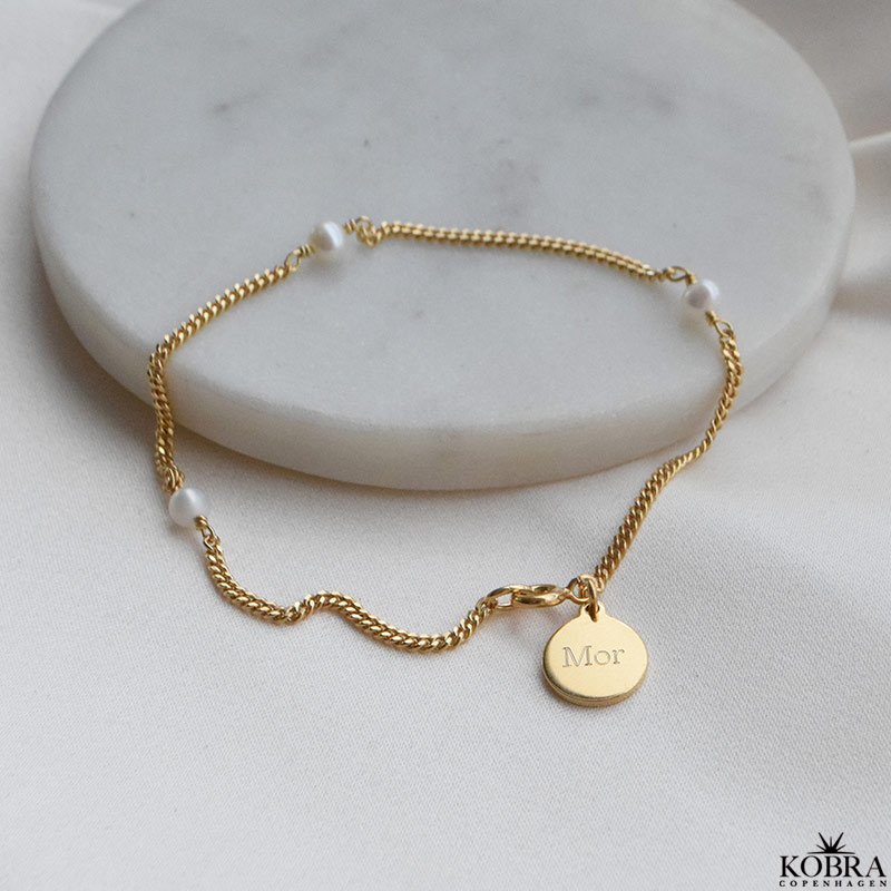 "Monroe" handmade gold bracelet with pearls and small engraved amulet