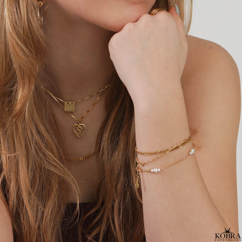 "Midsommar" forgyldt armbnd med perler og lille amulet