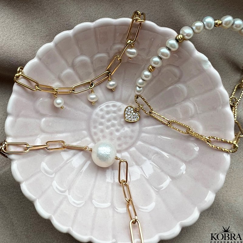 "Penelope" chunky guld armbnd med stor ferskvandsperle