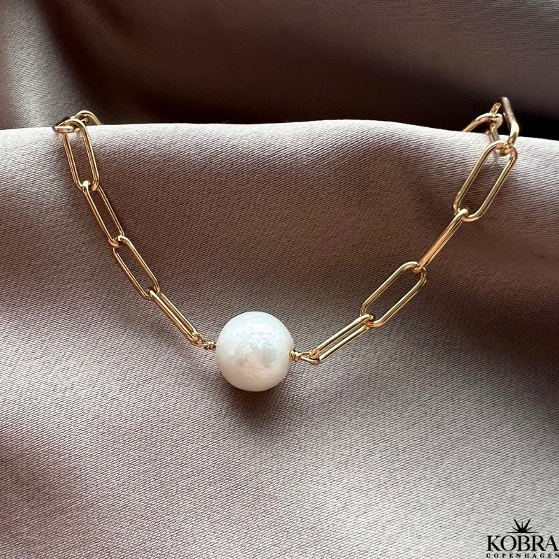 "Penelope" chunky guld armbnd med stor ferskvandsperle