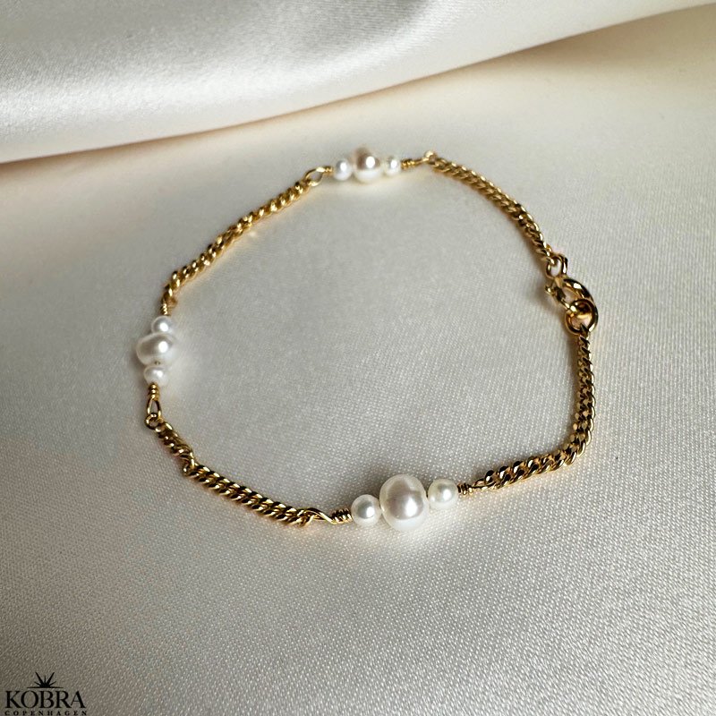 "Midsommar" perlearmbnd i forgyldt med panzerkde