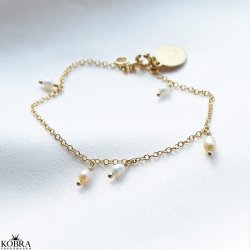 "Wilma" handmade gold bracelet with pearls and small engraved amulet