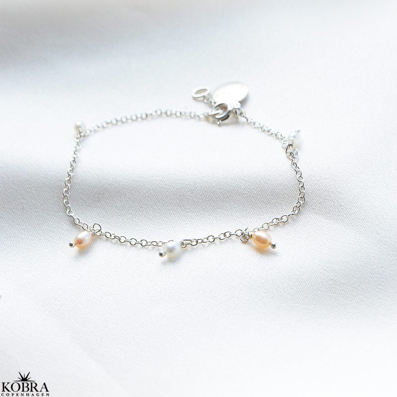 "Wilma" handmade pearl bracelet in silver with your engraving