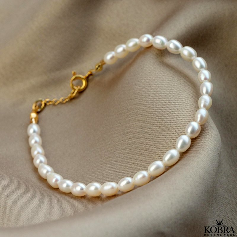 "Joanna" perle armbnd med guld lukning og gte perler