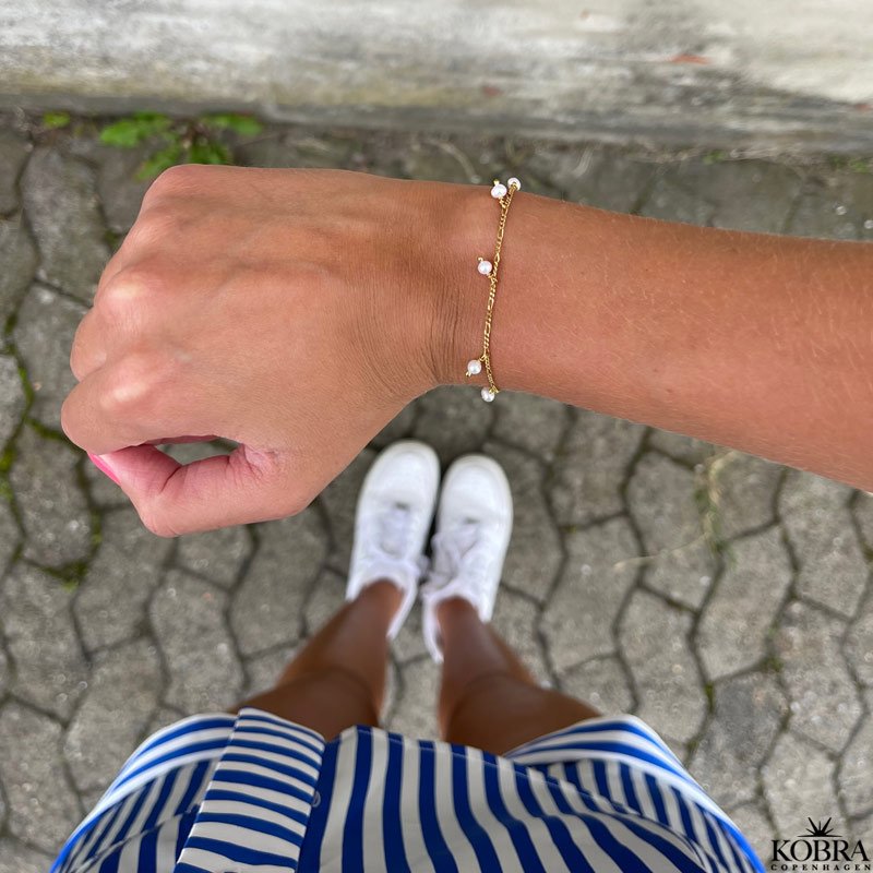 "Balance" gold bracelet with genuine freshwater pearls