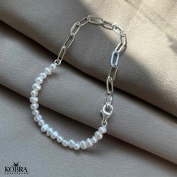 "Nirvana" Pearl bracelet in silver  with chain