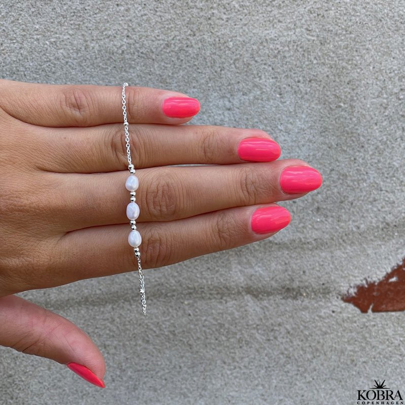 "Amabel" slv armbnd med ferskvandsperler