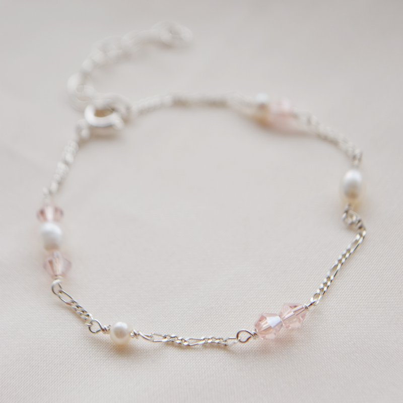 "Blush Pearl" Silver bracelet with pearls and stones