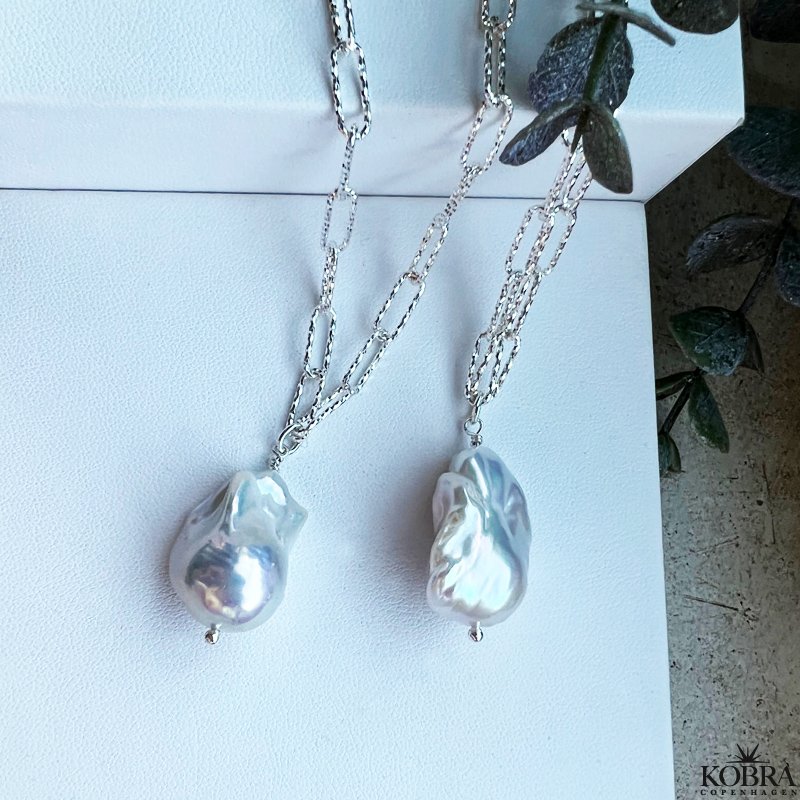 "Kansas" halskde i slv med gte ferskvandsperle 