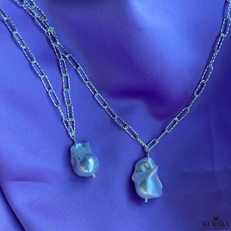 "Kansas" halskde i slv med gte ferskvandsperle 