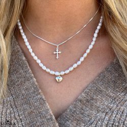 "Rosie" gte perlehalskde med lille slvhjerte inklusiv personlig indgravering