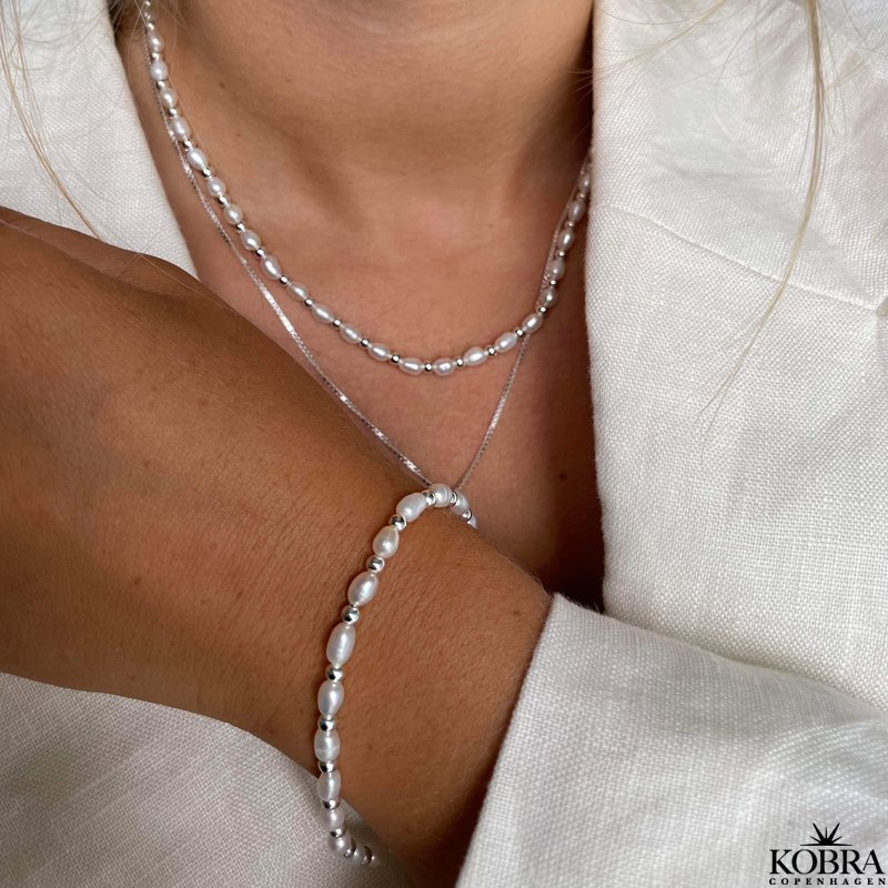 "Royal" slv halskde med gte hvide ferskvandsperler