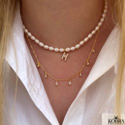 "Rosie" gte perlehalskde med dit personlige guld bogstav