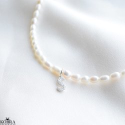 "Rosie" gte perlehalskde med dit personlige bogstav i slv