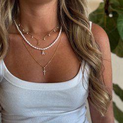 "Rosie" pearl necklace with your personalized gold letter