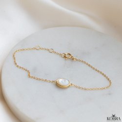 "Flora" gold bracelet with mother of pearl and engraving