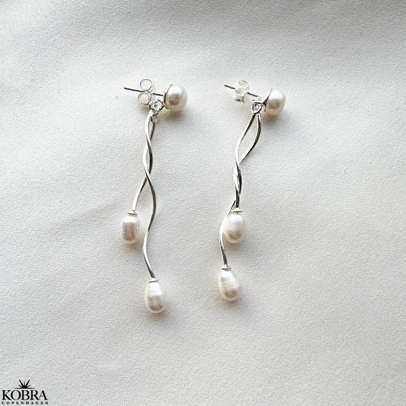 "Silk" twisted pearl earrings in silver